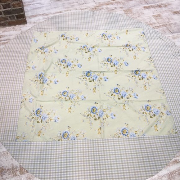 FIRM!  Gorgeous April Cornell Classic Florals Tablecloth with Check Border - Picture 3 of 7